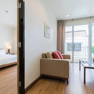 One-Bedroom Apartment Balcony Non-Smoking